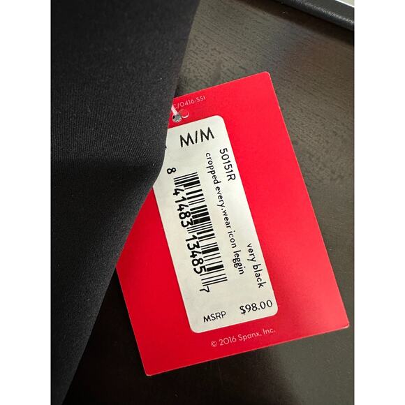 SPANX Cropped Icon Legging in Very Black Size Medium NWT Workout Compression - Picture 4 of 6